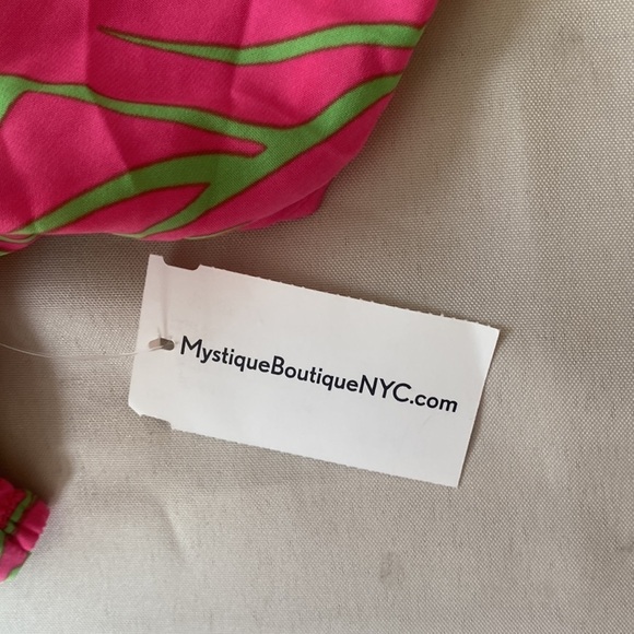 One n More Leaf Print Short Sleeve Top - Picture 9 of 11